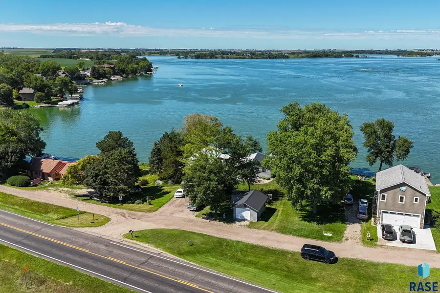 10 S Oakwood Shoreline Dr, Bruce, SD 57220 - #3