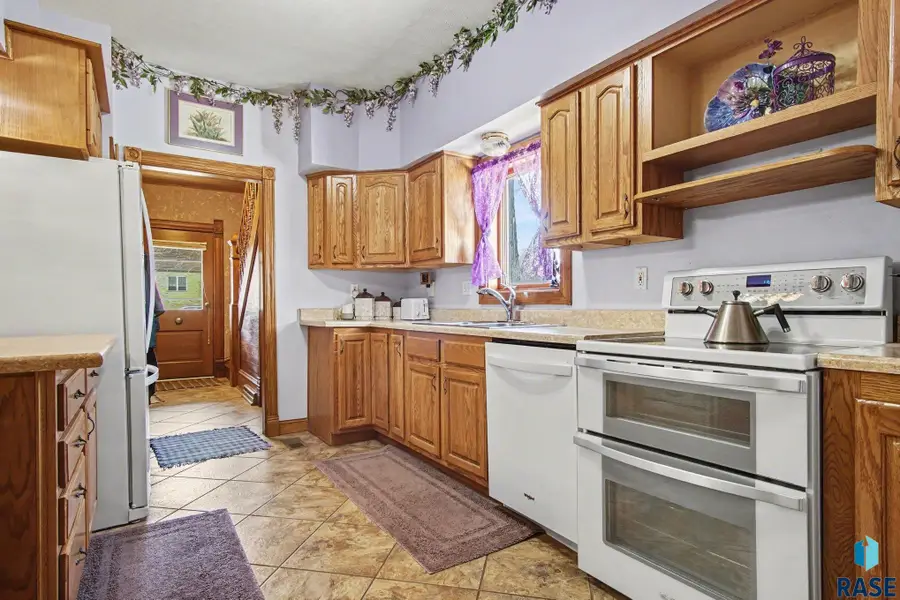 602 NE 1st St, Madison, SD 57042 - #3