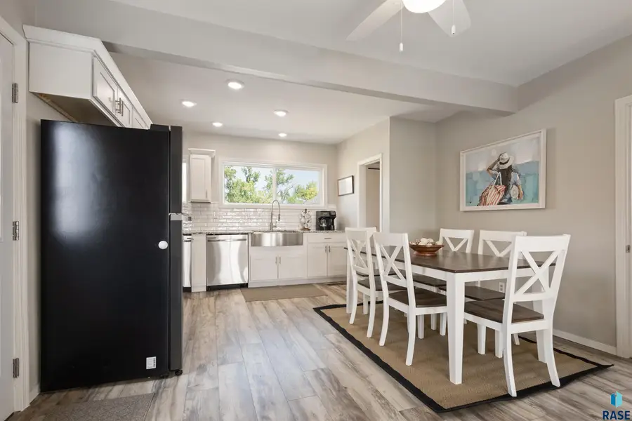 122 N Lake Dr, Castlewood, SD 57223 - #2