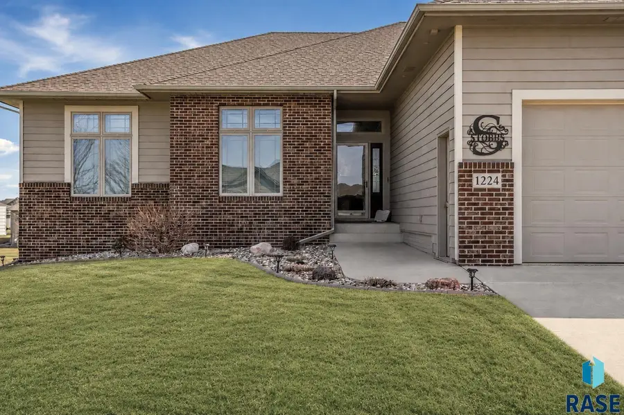 1224 S Monticello Ct, Sioux Falls, SD 57106 - #2