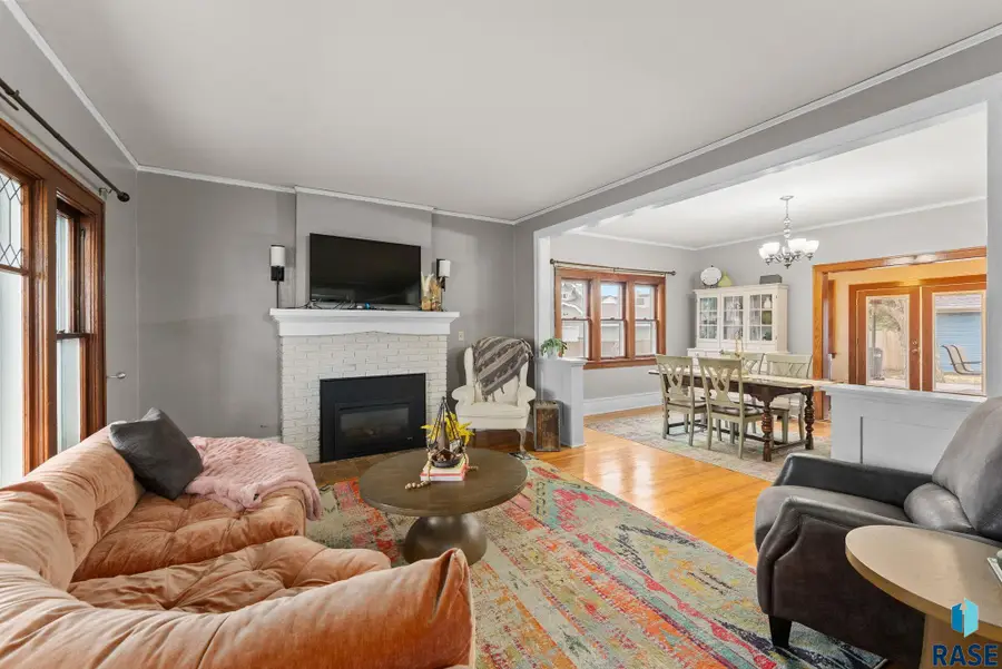 709 E 20th St, Sioux Falls, SD 57105 - #3