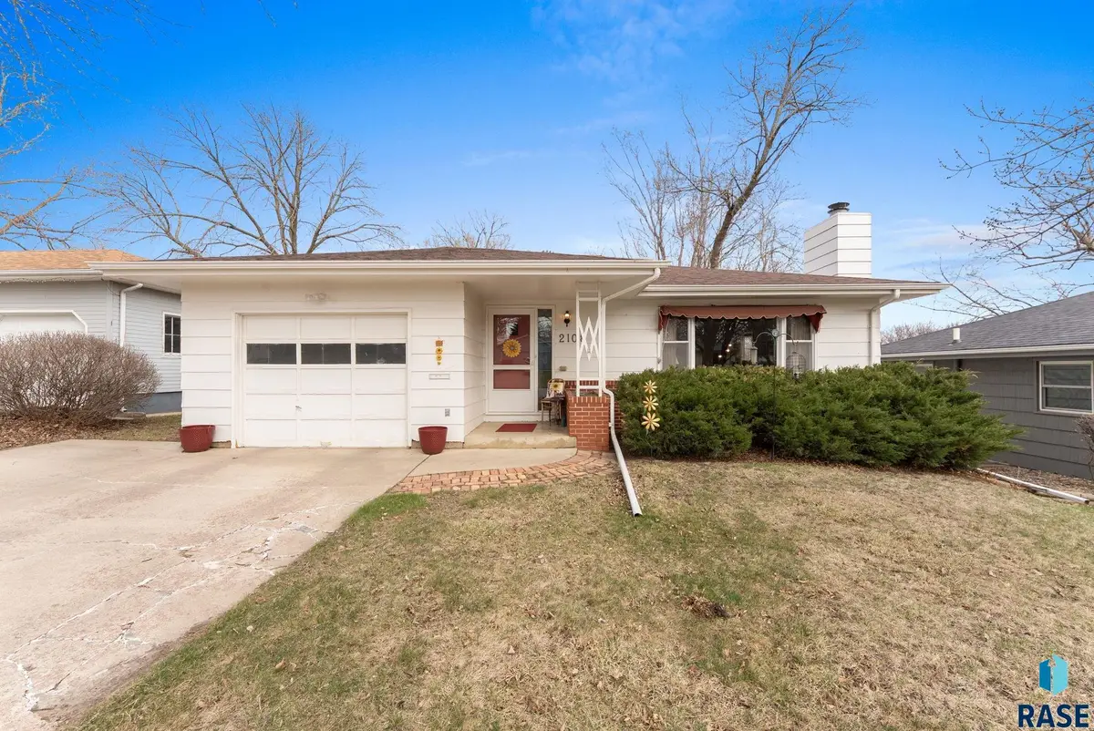 2108 S Willow Ave, Sioux Falls, SD 57105 - #1