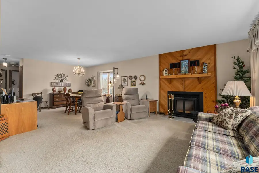 2108 S Willow Ave, Sioux Falls, SD 57105 - #3