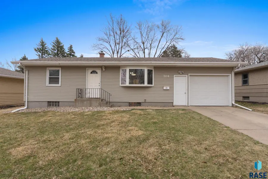 704 S Bahnson Ave, Sioux Falls, SD 57105 - #2