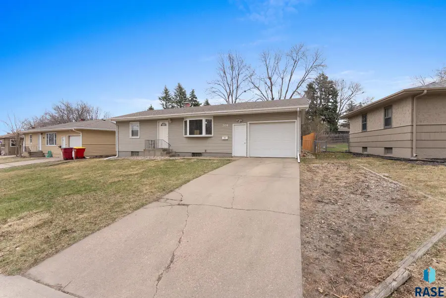 704 S Bahnson Ave, Sioux Falls, SD 57105 - #3