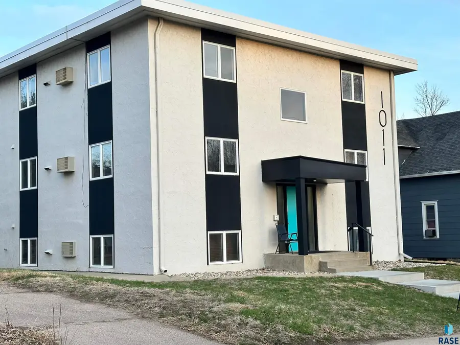 1011 S 2nd Ave, Sioux Falls, SD 57105 - #2
