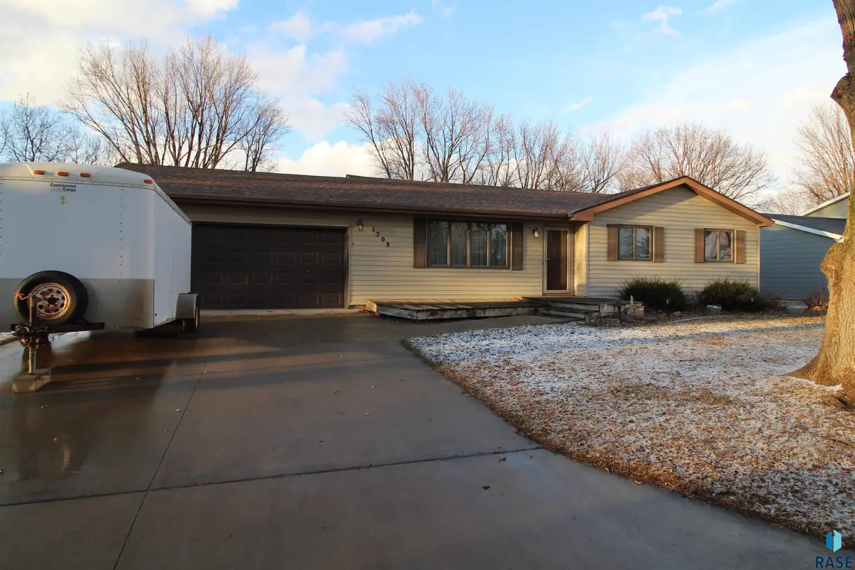 1208 E Cedar St, Brandon, SD 57005 - #1