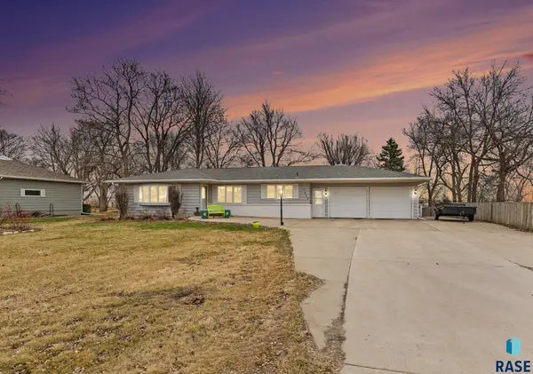 1504 NW 2nd St, Madison, SD 57042