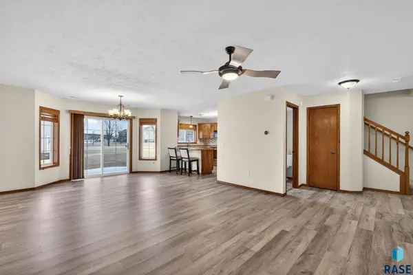 1203 N Fir Pl, Sioux Falls, SD 57107