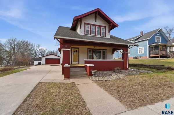 407 E 6th St, Dell Rapids, SD 57022