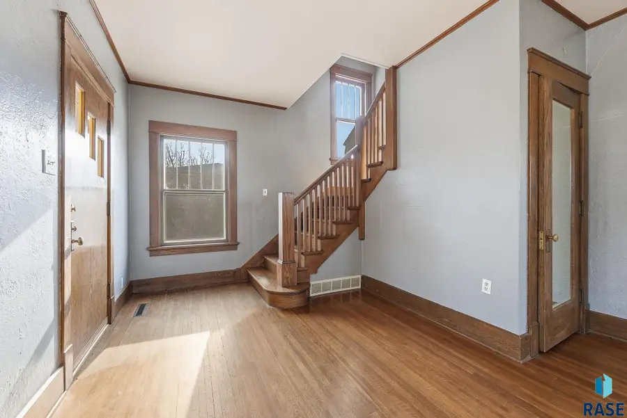 407 E 6th St, Dell Rapids, SD 57022 - #3