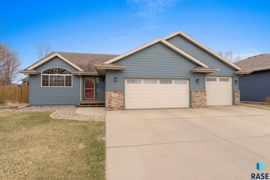 121 E Switch Grass Trl, Brandon, SD 57005 - #2