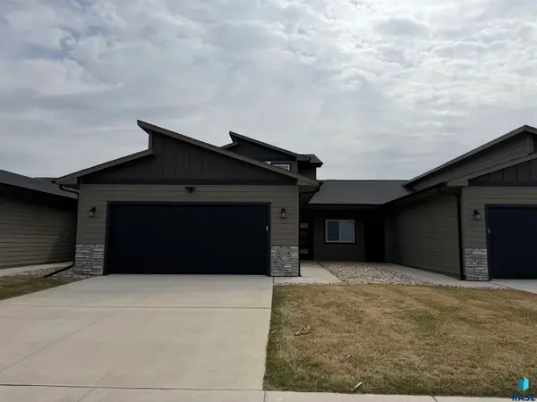 9233 W Laverne Wipf St, Sioux Falls, SD 57106