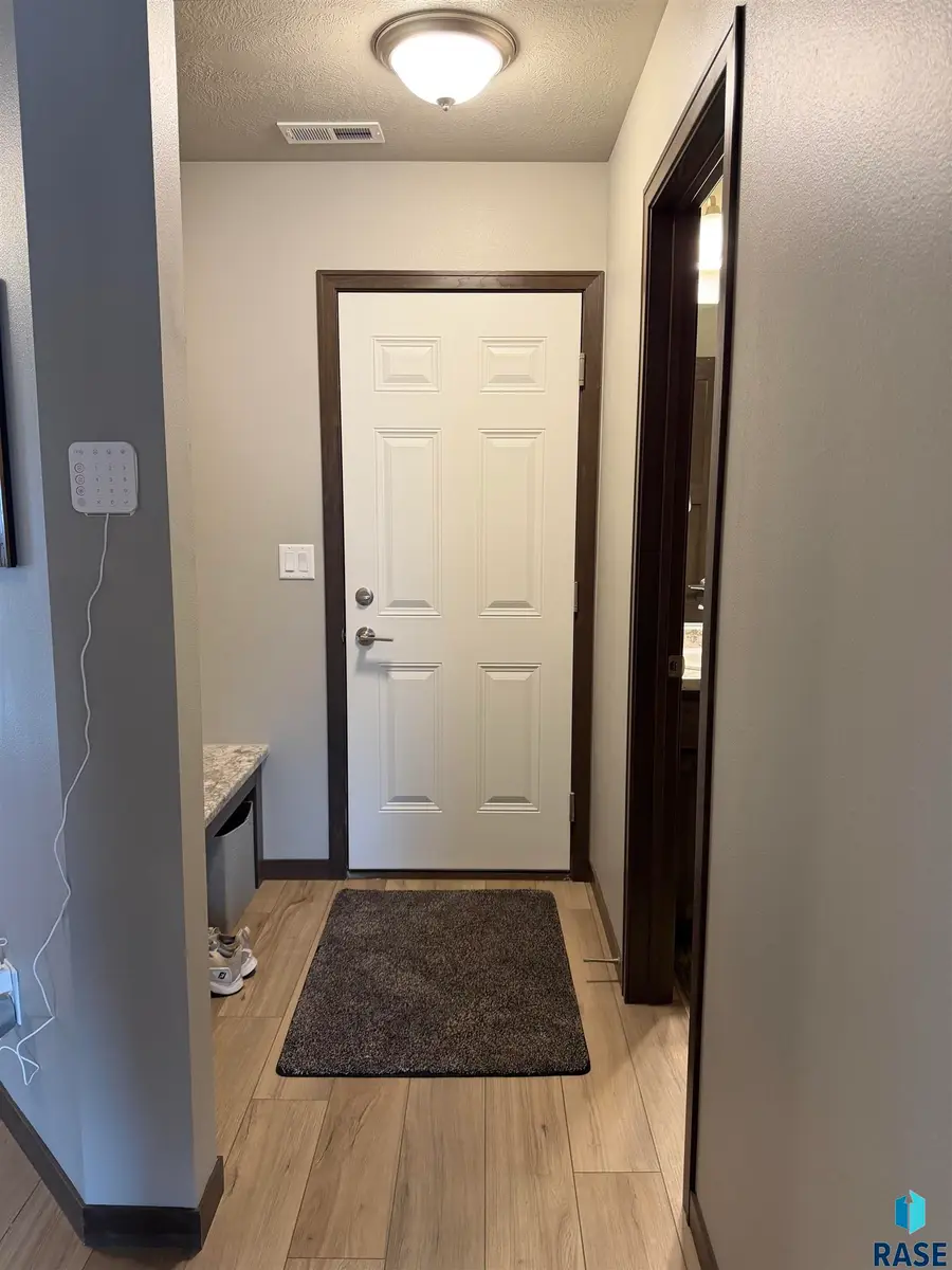 9233 W Laverne Wipf St, Sioux Falls, SD 57106 - #3