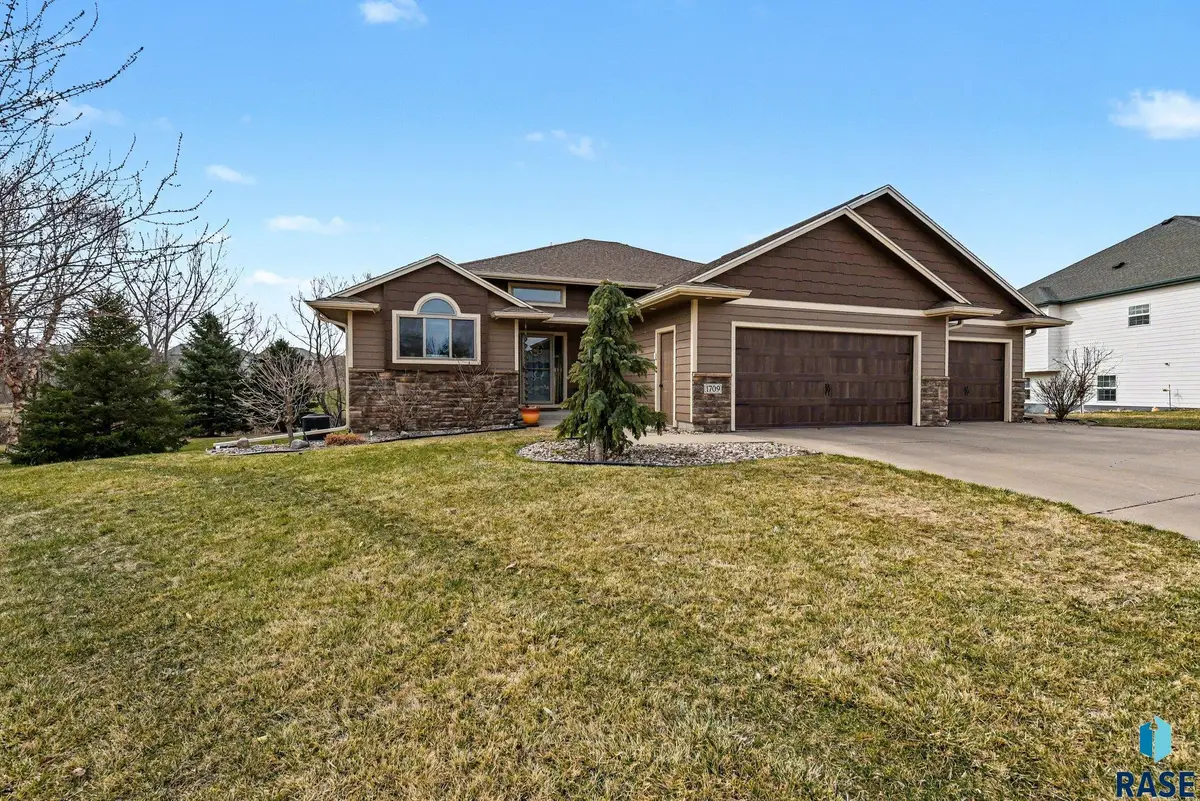 1709 W Ashton Trl, Brandon, SD 57005 - #1