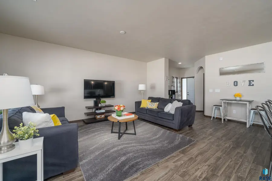 4500 E Leubecher Pl, Sioux Falls, SD 57108 - #3