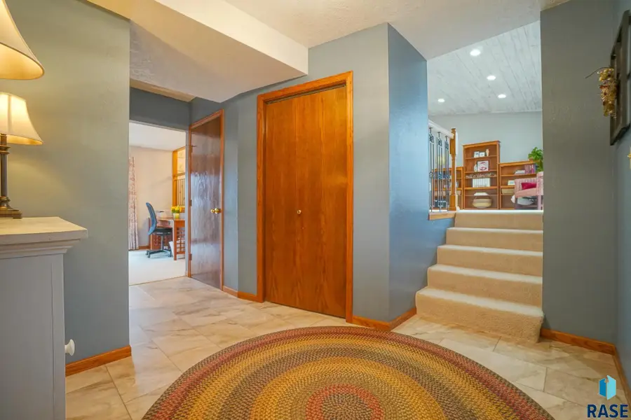 5809 W Bristol Dr, Sioux Falls, SD 57106 - #3