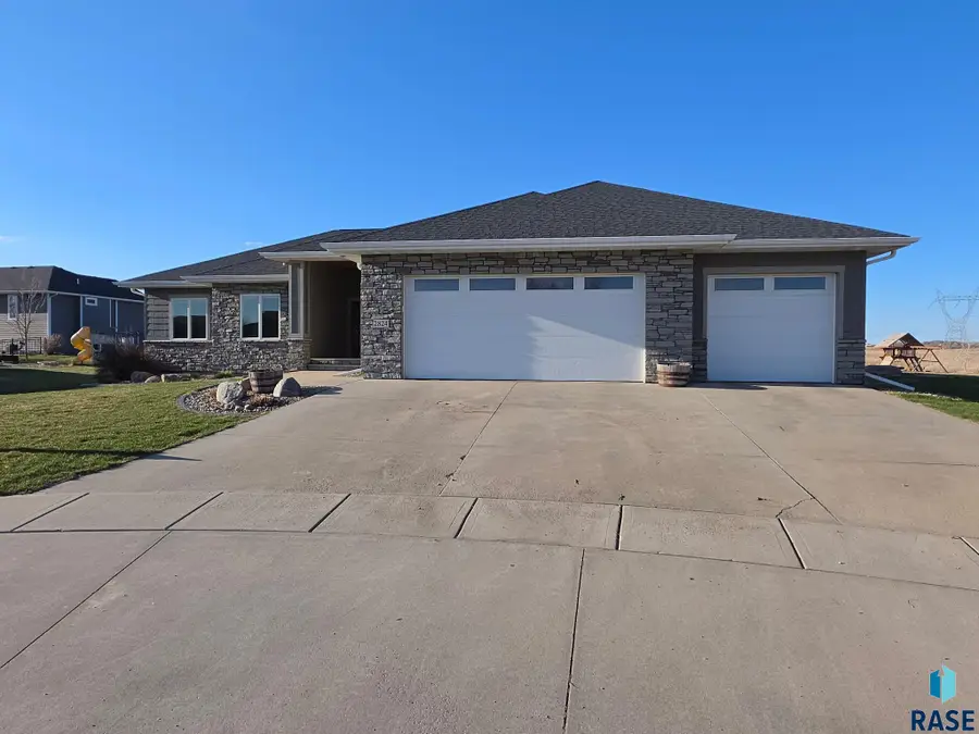 2824 E Sunflower Cir, Brandon, SD 57005 - #2