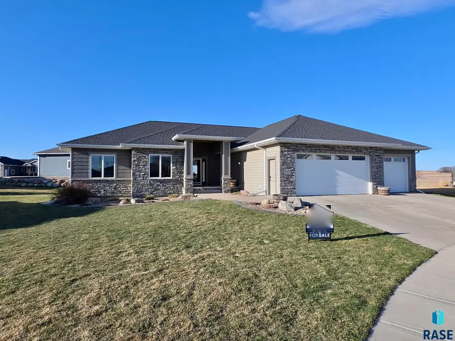 2824 E Sunflower Cir, Brandon, SD 57005 - #3