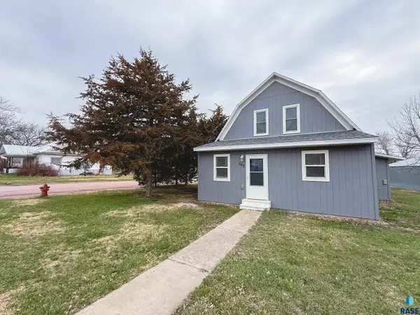 202 5th St Ne, Wessington Springs, SD 57382