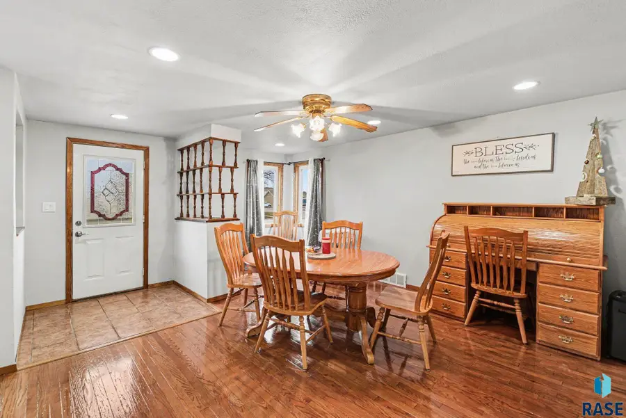119 S Blanche Ave, Madison, SD 57042 - #3