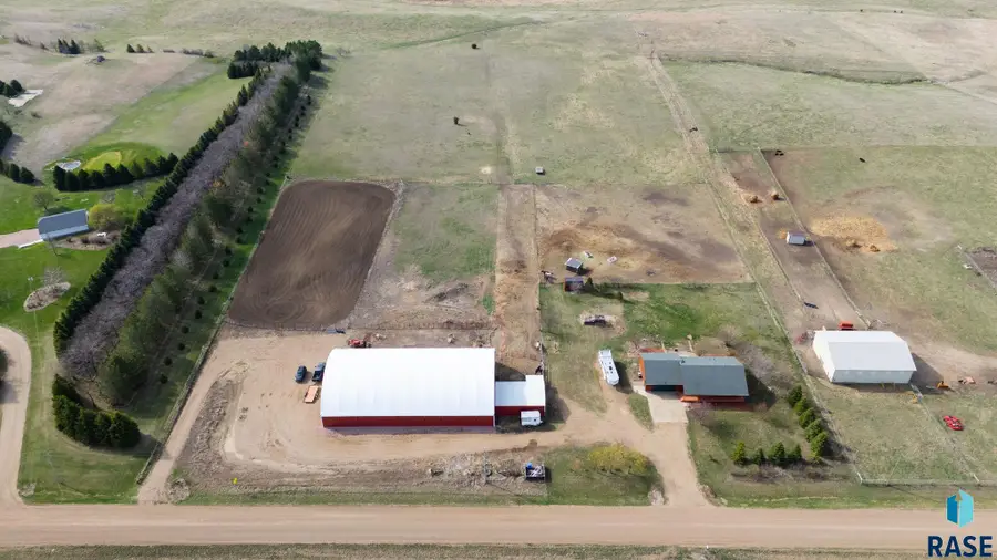 45139 Hawk Dr, Montrose, SD 57048 - #2