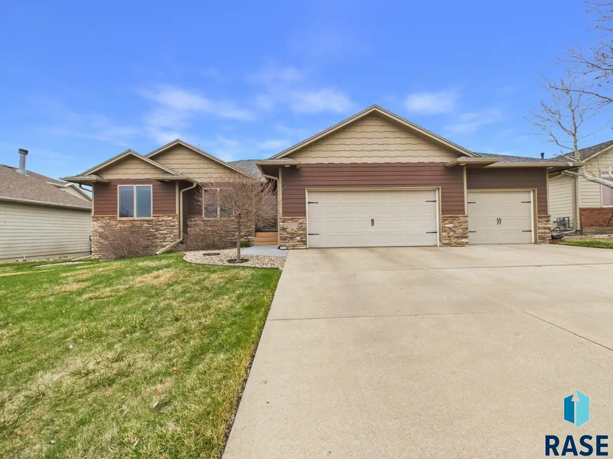 7520 W Stoney Creek St, Sioux Falls, SD 57106 - #1