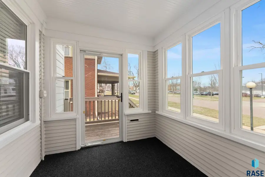 617 E 20th St, Sioux Falls, SD 57105 - #2