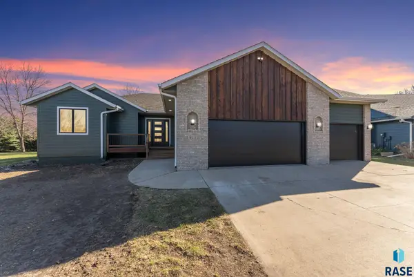 813 E Heatherwood Dr, Brandon, SD 57005