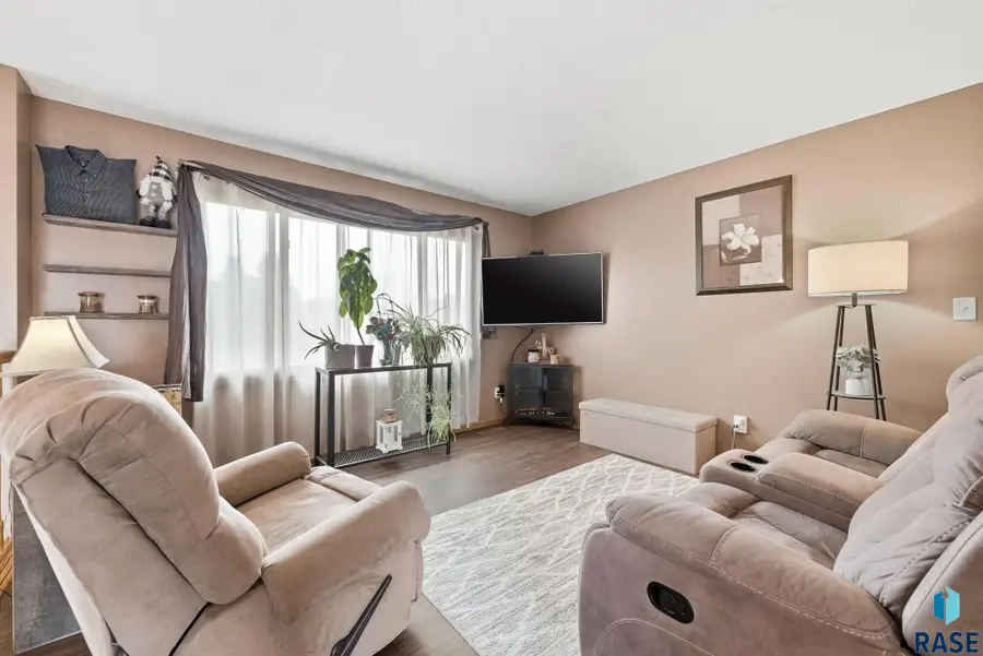 5717 Nancy St, Sioux Falls, SD 57106 - #2