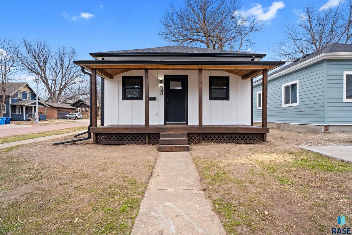 1302 S Norton Ave, Sioux Falls, SD 57105 - #1
