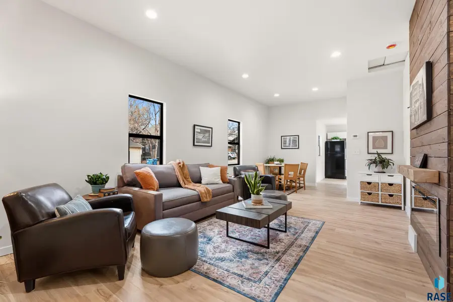 1302 S Norton Ave, Sioux Falls, SD 57105 - #3