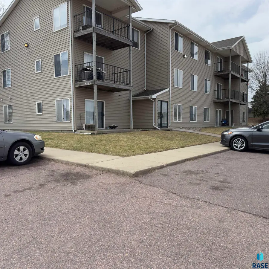 4601 E 26th St, Sioux Falls, SD 57710 - #3