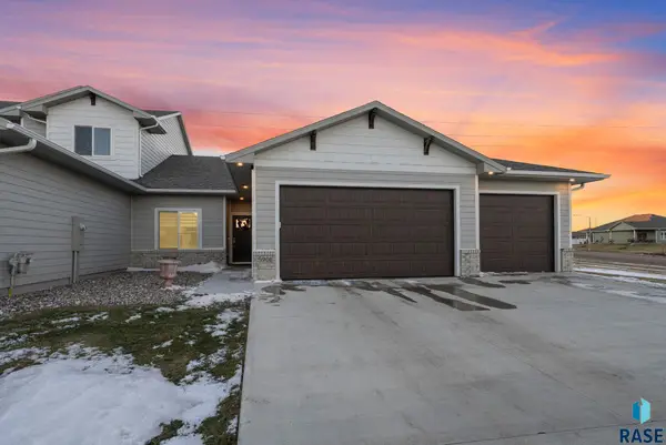 5901 S Spirea Ave, Sioux Falls, SD 57108