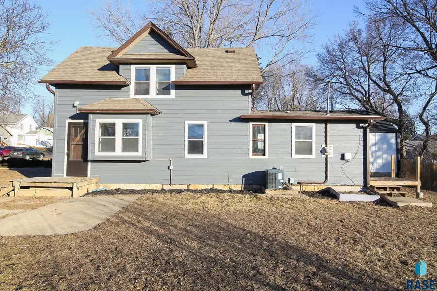 1914 S Duluth Ave, Sioux Falls, SD 57105 - #2