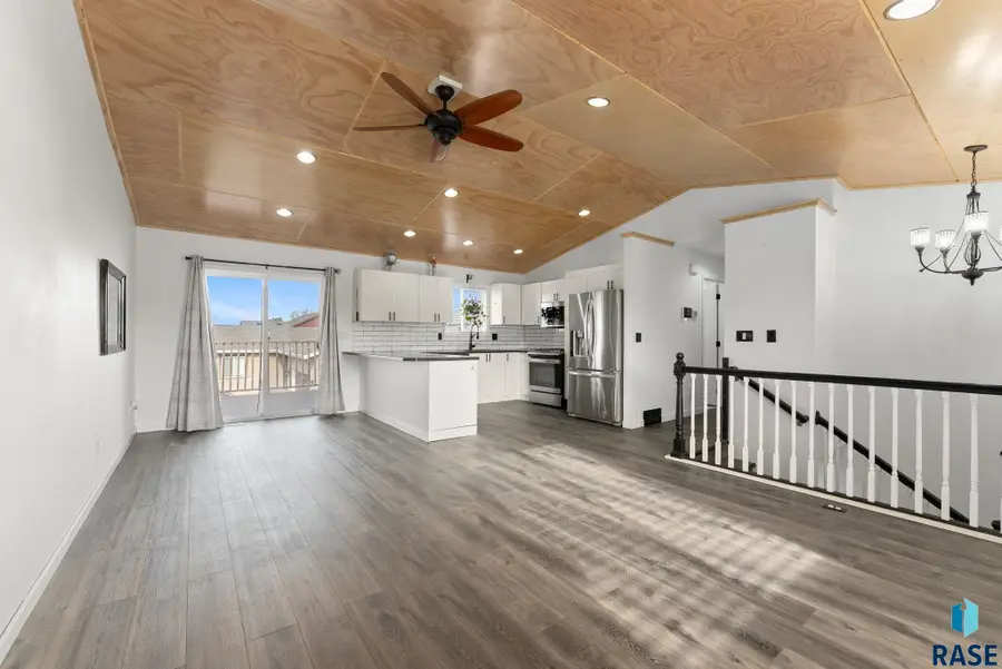 421 N Cockatiel Ave, Sioux Falls, SD 57107 - #3
