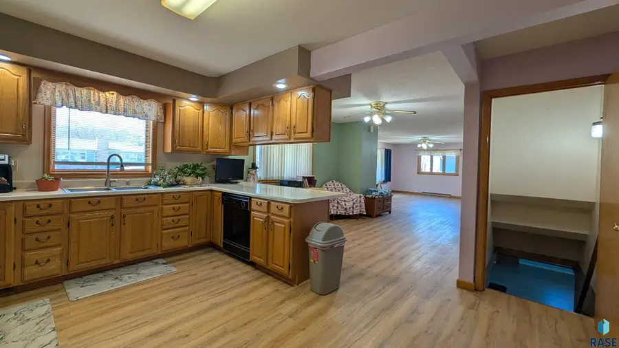 400 N Ben St, Parkston, SD 57366 - #2