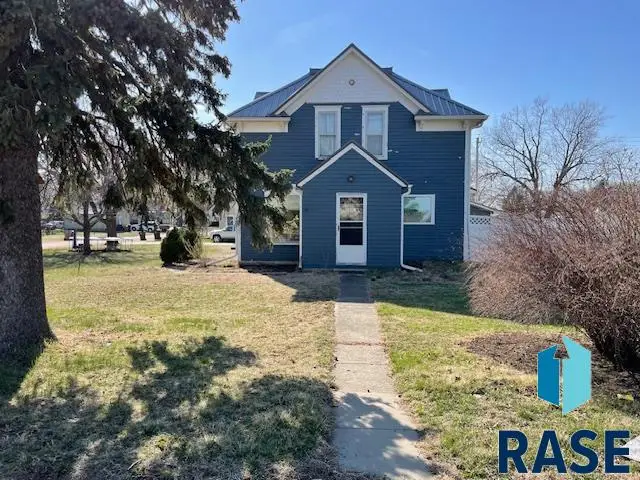 303 N Oak St, Inwood, IA 51240 - #1