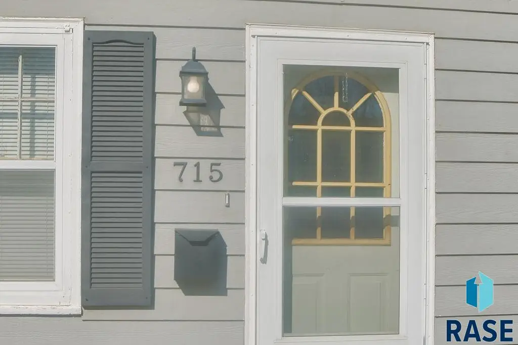 715 S West Ave, Sioux Falls, SD 57104 - #1