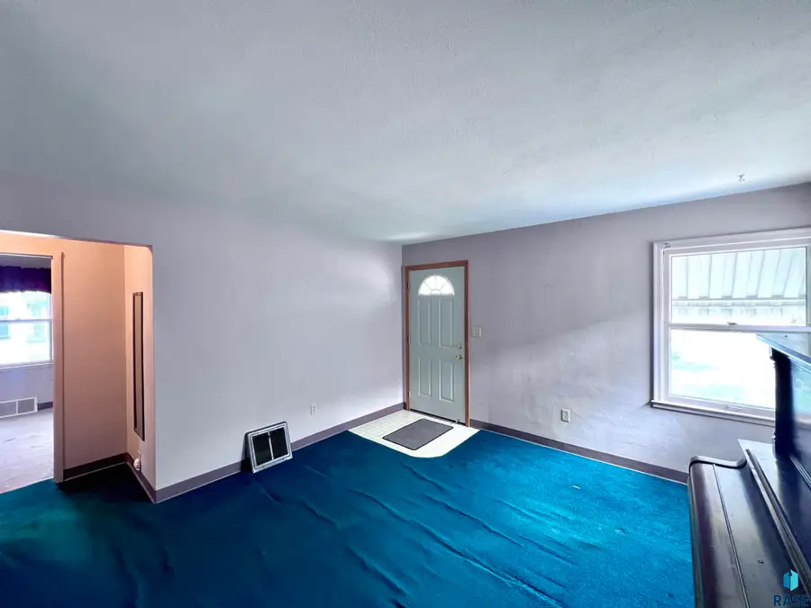 1209 S Gary Dr, Sioux Falls, SD 57103 - #3