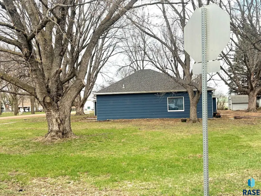 707 Burns Pl, Hurley, SD 57036 - #3