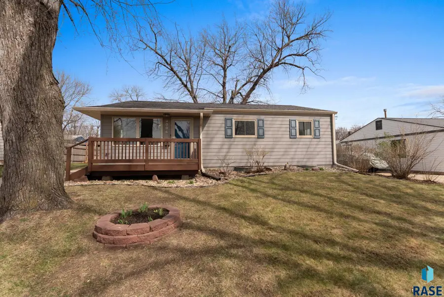 3004 E 21st St, Sioux Falls, SD 57103 - #3