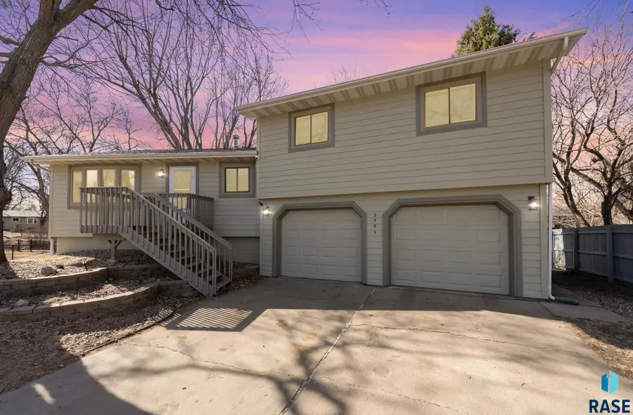 2305 S Royal Ct, Sioux Falls, SD 57106 - #3