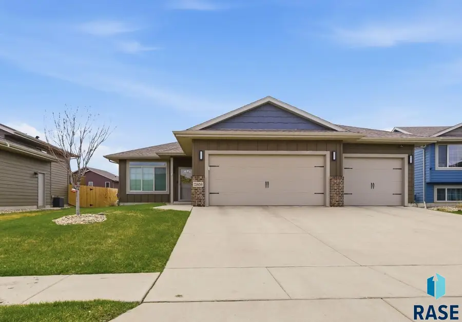 2809 S Keyrell Dr, Sioux Falls, SD 57106 - #2