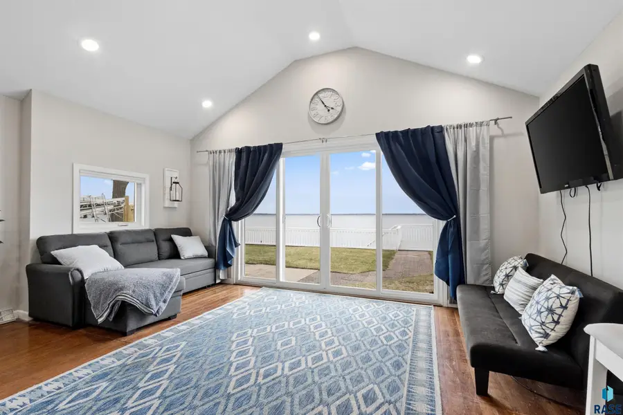 212 S Lake Dr, Watertown, SD 57201 - #3