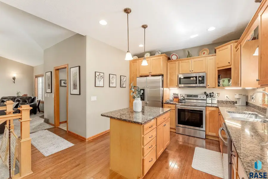 8111 S Seven Oaks Dr, Sioux Falls, SD 57108 - #3