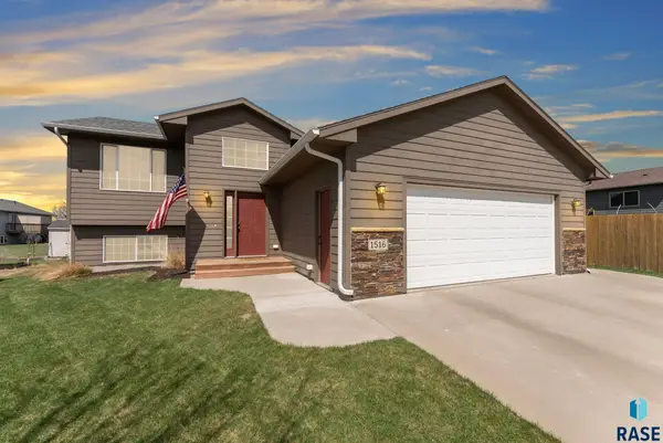 1516 Gold Dust St, Sioux Falls, SD 57104