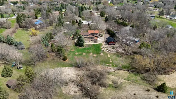 1305 S Barbara Cir, Sioux Falls, SD 57110