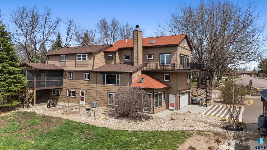 1305 S Barbara Cir, Sioux Falls, SD 57110 - #3