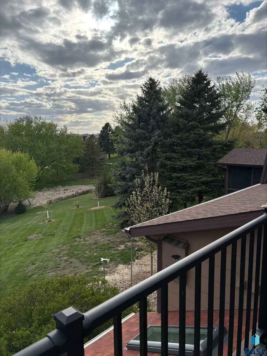 1305 S Barbara Cir, Sioux Falls, SD 57110 - #3